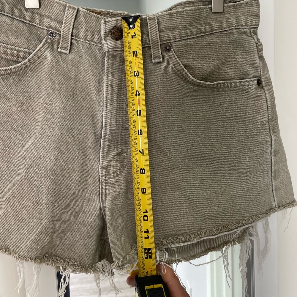 Levi's Olive Green 501 Cut-Off high-waisted shorts - Picture 11 of 11
